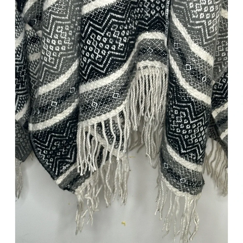 Torrid Boho Knit Shawl Wrap OS Black Gray Fringe Southwest Hippie Soft & Cozy